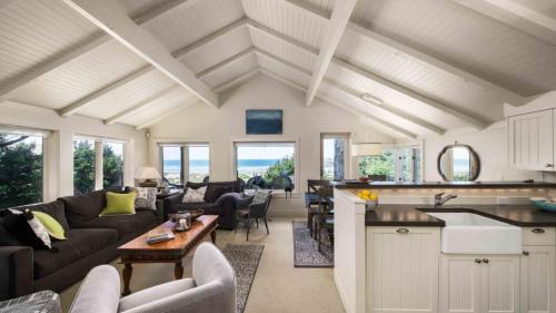 Cannon Beach House | Chapman Cove by AvantStay Gorgeous Beach Bungalow w Sauna