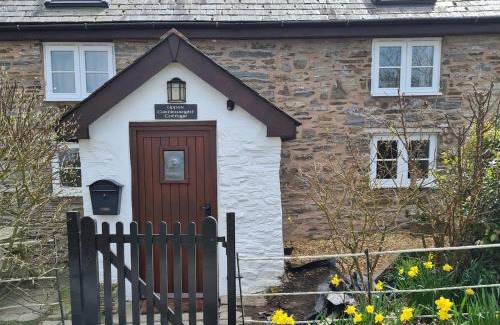 Church Stoke House | Character cottage with spectacular views