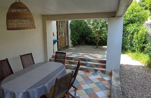 Mortagne-sur-Gironde House | Character house on the port with garden