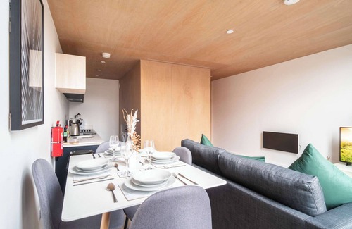 Old Trafford Apartment | Characterful 2 Bedroom Apartment in Manchester