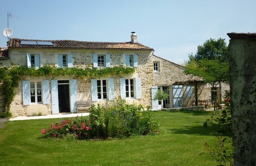 Corme-Royal House | Charente house charm with private pool 25km from the sea