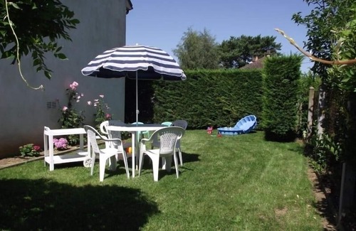 Le Pont-Chretien-Chabenet Cottage | Charming Cottage in Berry: Near Brenne Park, Countryside Views, Fishing, and Historic Attractions