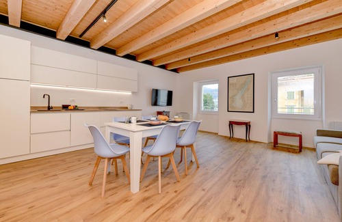 Assenza Apartment | Charm Lakefront Apartment Panorama MGH