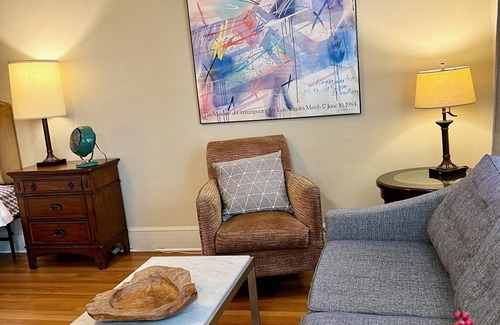 University District Apartment | Charm, Location, & Fair Price in Seattle