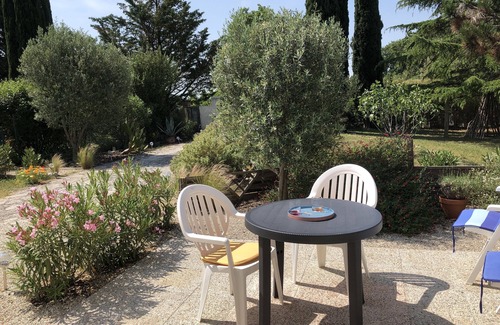 Saint-Laurent-La-Vernede Apartment | Charmant Studio Avec Terrasse et Piscine à 1/4 h d' Uzès - Climatisé