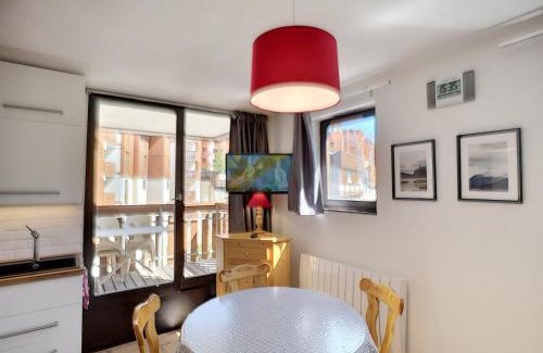 Les Bruyeres Apartment | Charmant 2P rénové 4 pers, sud, balcon, ski aux pieds, Les Menuires - FR-1-178-137