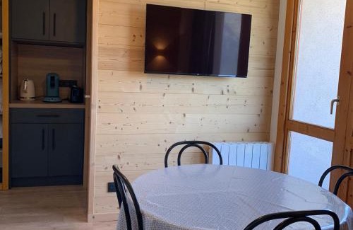 Montalbert Apartment | Charmant appart 2P cabine, rénové, balcon, parking gratuit, pied des pistes - FR-1-755-22