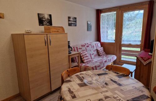 Montalbert Apartment | Charmant appart rénové 28m², skis aux pieds - FR-1-755-4