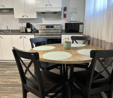 Saint-Hubert Apartment | Charmant appartement au sous-sol