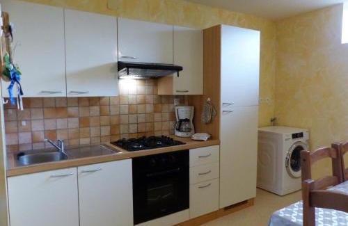 Saint-Palais Apartment | Charmant gîte nature 2 chambres, rando GRP, près de Montluçon, cour commune - FR-1-489-418