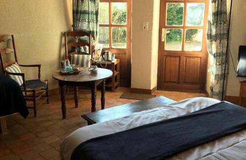 Solesmes Bed & Breakfast | Charmant logement avec piscine et table d'hôtes, proche de Solesmes et de l'abbaye. - FR-1-410-407