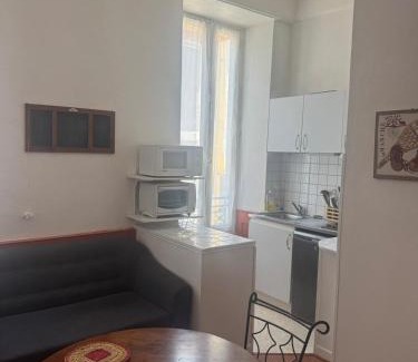 Bagneres-de-Bigorre Apartment | Charmant studio dans le centre ville