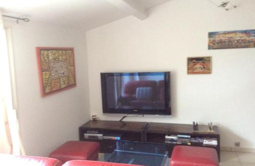 Lunel-Viel Apartment | Charmant Studio à Lunel-Viel 50 m² avec Piscine Partagée