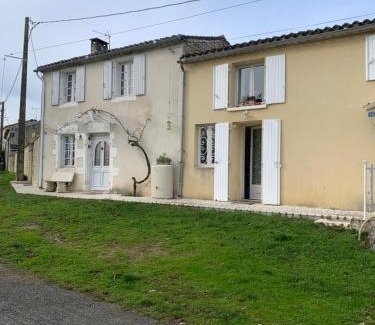 Montignac-Charente Apartment | Charmant Studio meublé