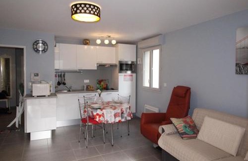 Bagneres-de-Luchon Apartment | Charmant T2 à Luchon - 46m², Balcon Sud-Est, proche thermes, idéal 4 pers, tout confort. - FR-1-313-174