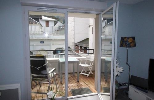 Bagneres-de-Luchon Apartment | Charmant T2 à Luchon - 46m², Balcon Sud-Est, proche thermes, idéal 4 pers, tout confort. - FR-1-313-174