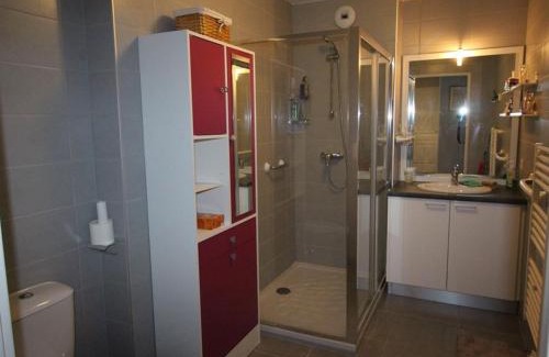 Bagneres-de-Luchon Apartment | Charmant T2 à Luchon - 46m², Balcon Sud-Est, proche thermes, idéal 4 pers, tout confort. - FR-1-313-174