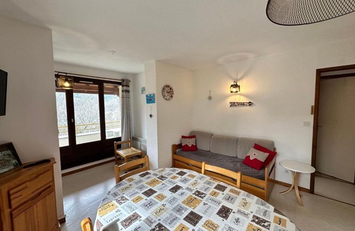Villard-de-Lans Apartment | Charmant T2 cabine à Villard-de-Lans avec balcon, cuisine équipée et proche des montagnes - FR-1-515-36