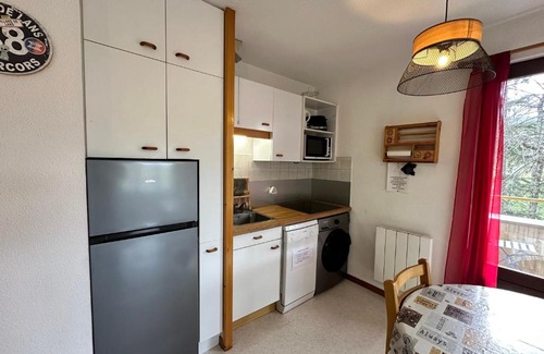 Villard-de-Lans Apartment | Charmant T2 cabine à Villard-de-Lans avec balcon, cuisine équipée et proche des montagnes - FR-1-515-36