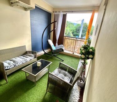 Sainte-Clotilde Apartment | Charmant T2 - Moufia Sainte-Clotilde vue Mer & Montagne