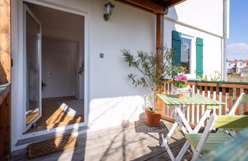 Sandershausen House | Charmante 2 Zimmer plus Bad und Balkon ohne Küche