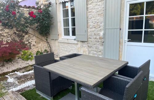 Saint-Jean-d'Angely House | Charmante charentaise