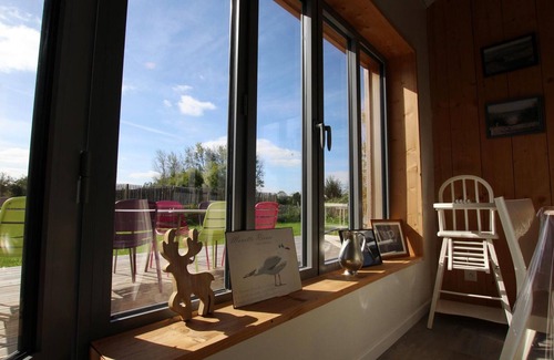 Saint-Vaast-la-Hougue Cottage | Charmante maison moderne à 200m de la mer avec jardin, terrasse, Wi-Fi et équipements complets