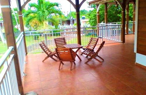 Massioux House | Charmante maison à Anse-Bertrand avec jardin privé