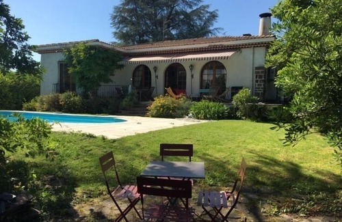 Billere Villa | Charmante Villa 10 Personnes aux Pieds des Pyrénées