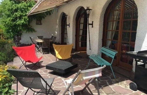 Billere Villa | Charmante Villa 10 Personnes aux Pieds des Pyrénées