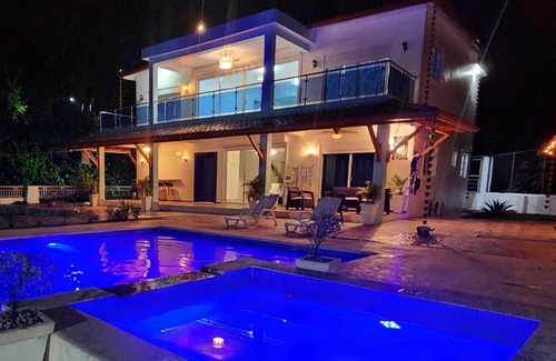 San Francisco de Macoris House | Charming 4-bedroom country house in San Francisco de Macorís with WiFi, AC