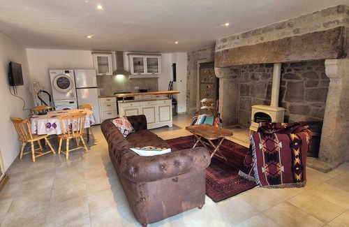 Saint-Setiers House | Charming 1-bedroom apartment in a stone farmhouse in Saint-Setiers with WiFi