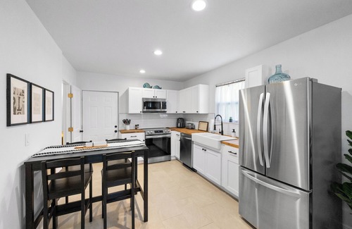 Tarpon Springs Cottage | Charming 1-bedroom Cottage - Close to Downtown/Sponge Docks/Beaches/Trails
