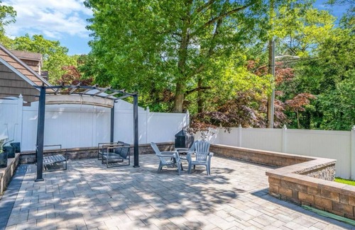 West Hills House | Charming 1-bedroom artist den with WiFi, AC in terrific Huntington