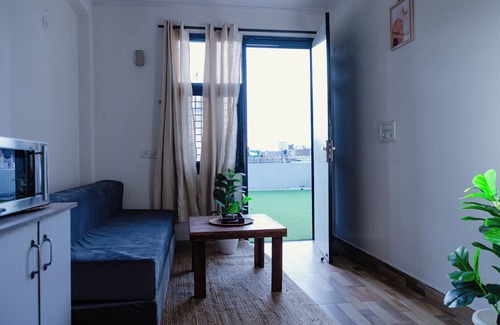 Chhatarpur Apartment | Charming 1-bedroom apartment in wonderful New Delhi with AC, WiFi