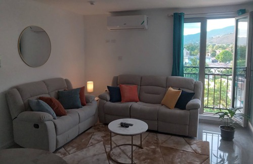 Eden Gardens Apartment | Charming 1-bedroom apartment with WiFi and AC in wonderful Kingston