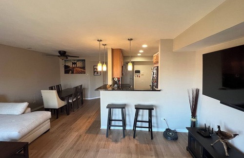 Glenview Apartment | Charming 1-bedroom apartment with WiFi, AC in Glenview, great school district