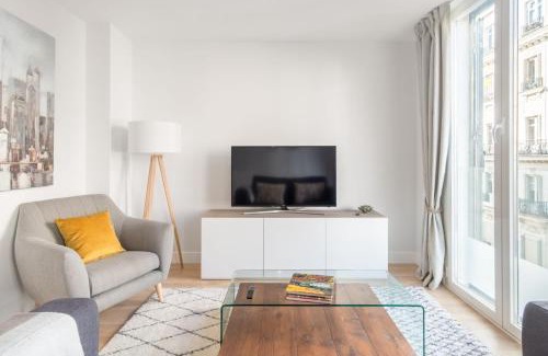 Trafalgar Apartment | Charming 1-Bedroom Apartment in Central Madrid Stylish Retreat for 2, Alonso Martinez I