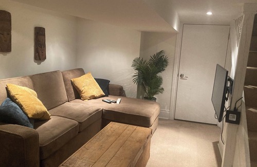 Wychwood Apartment | Charming 1-bedroom basement suite in marvelous Toronto with WiFi