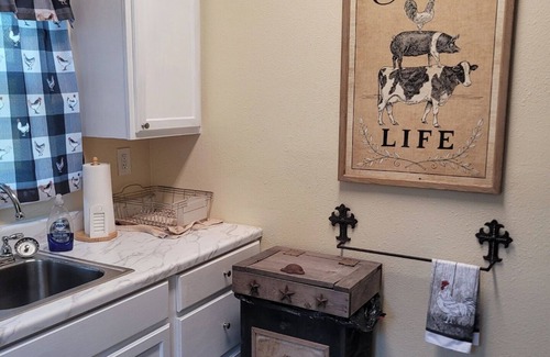Westminster Cottage | Charming 1-bedroom cottage - Rustic Ridge