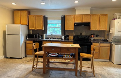 East Sacramento Cottage | Charming 1-bedroom cottage in enjoyable Sacramento with AC, WiFi