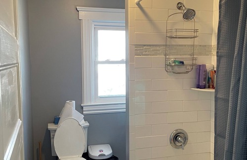 Somerville House | Charming 1-bedroom house in delightful Somerville with WiFi