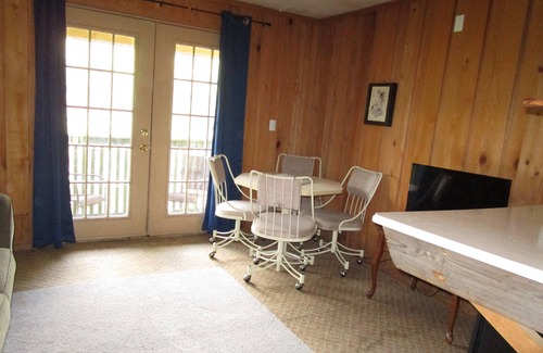 O Brien Hotel | Charming 1-bedroom hotel with AC, WiFi in delightful Mayo