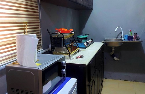 North Ridge House | Charming 1-bedroom house with WiFi, AC in enjoyable Accra.