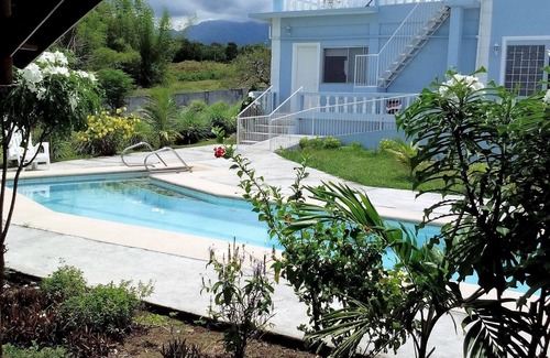 Zamboanguita House | Charming 1-bedroom house with AC, WiFi in delightful Zamboanguita.