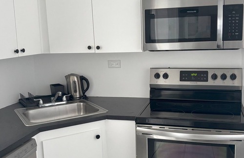 Mid Beach Apartment | Charming 1-bedroom 1 1/2 bathroom in lovely Miami Beach with fitness room, AC