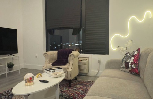 Elizabeth House | Charming 1-bedroom with WiFi and AC in peaceful Elizabeth