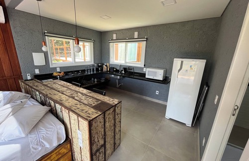 Acores House | Charming 1-bedroom bungalow in enjoyable Açores Florianópolis with AC