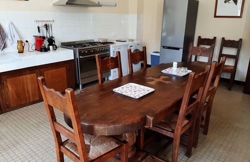 Roches-Bettaincourt Cottage | Charming 10-Person Cottage with Private Park and BBQ Area Near Joinville