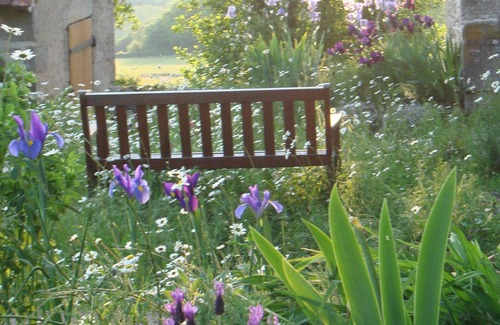 Marcilly-la-Gueurce House | Charming 18C farmhouse halfway between Paris and the Med!